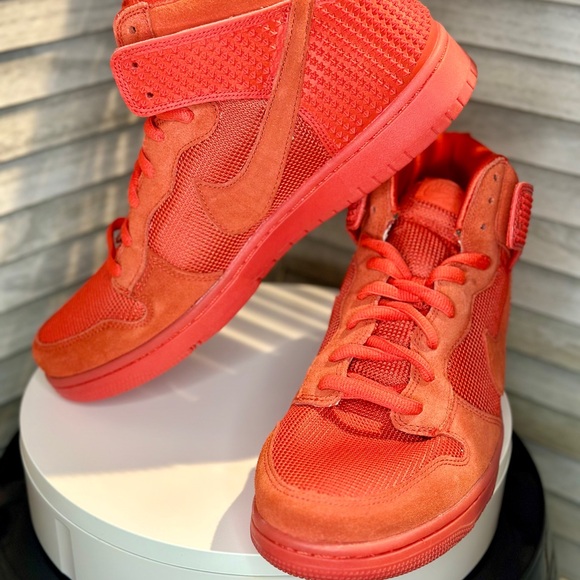 Nike Dunk ‘Red October’ Price Firm - Picture 4 of 6